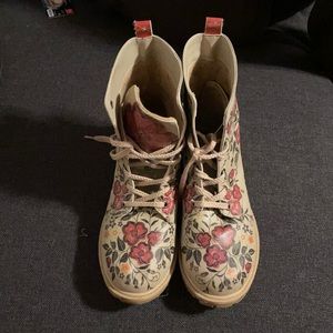 Goby laced boots with floral design
